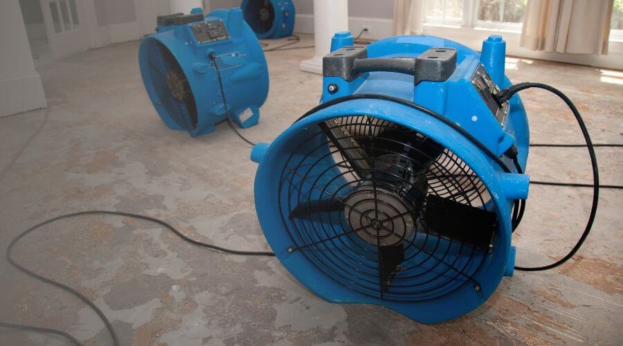 Why choose water damage restoration service for commercial flood cleanup in Providence